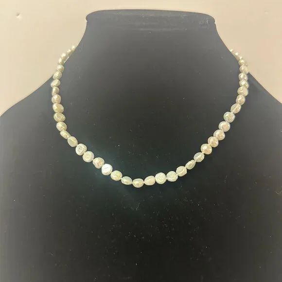 Imitation Pearl Necklace - Picture 5 of 5